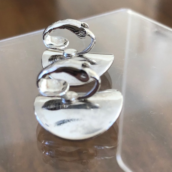 Vintage Avon curved disc clip on earrings silver tone - Picture 14 of 16